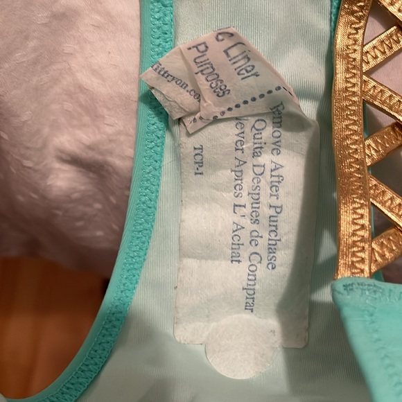 Bikini - Picture 3 of 4